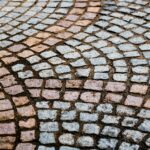 Czym pomalować tynk mozaikowy wewnątrz, by nie zniszczyć struktury