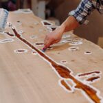 Czym zmyć nadmanganian potasu? Usuń fioletowe plamy skutecznie