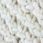 Lokówka jaką wybrać, by stworzyć idealne fale i loki, które przetrwają całą imprezę